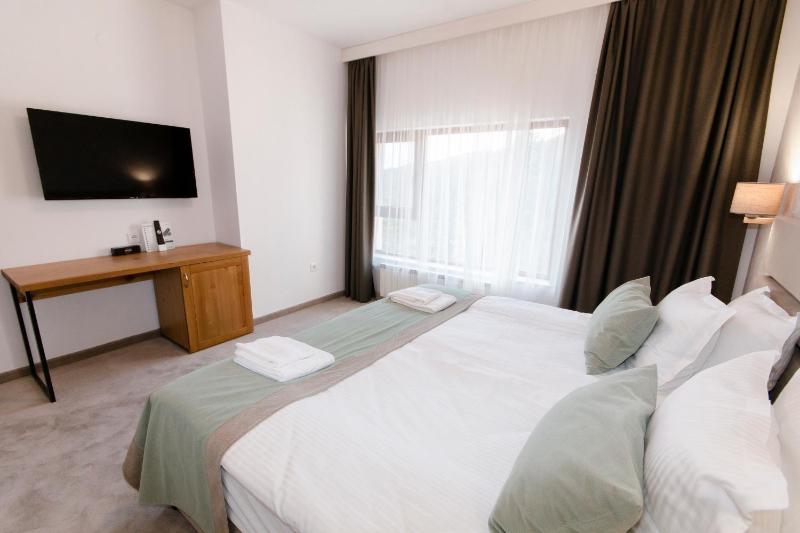 Twin Room image 2