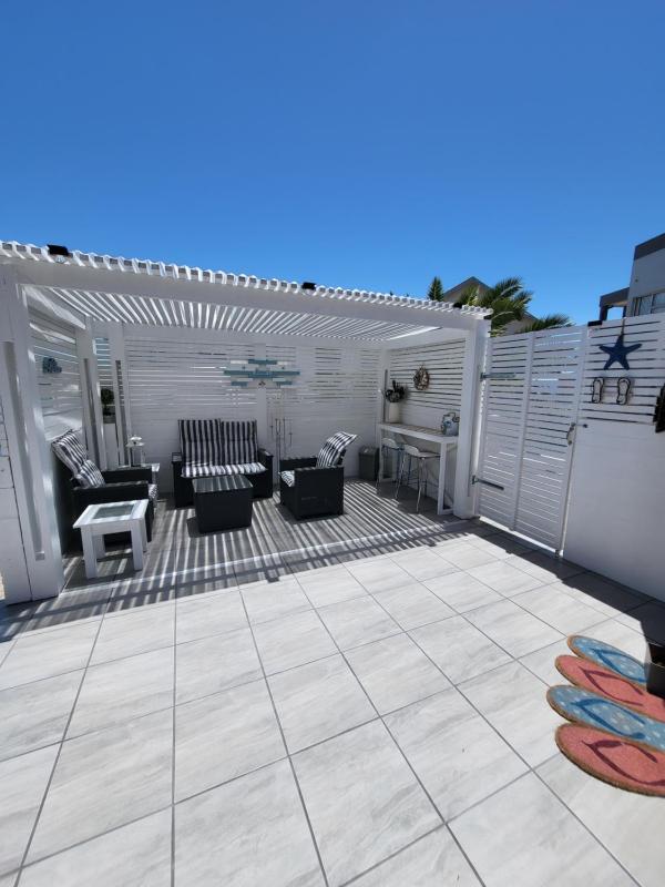 Beach Style Cottage - image 15