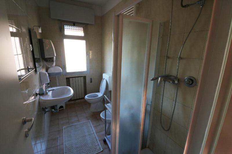 Quadruple Room with Shared Bathroom image 3
