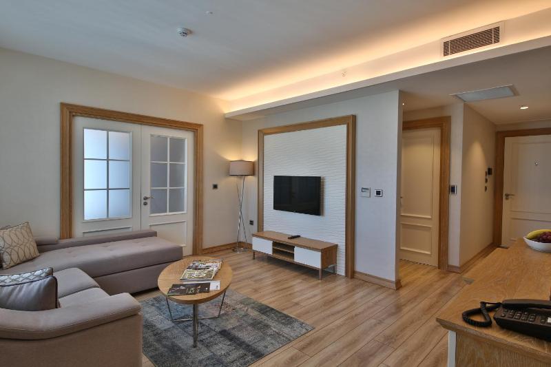 Queen Suite image 4