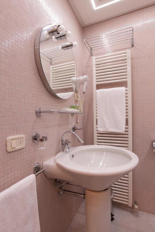 Double or Twin Room image 2