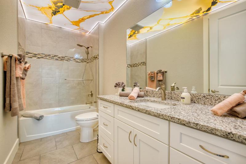 VILLA MODERN TIMES - 4 BEDS - 2 BATHS - 8 GUESTS - WATERVIEW & POOL - INCL. 10% OFF BOAT RENTAL - image 3