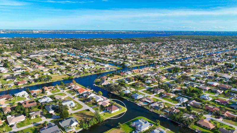VILLA MODERN TIMES - 4 BEDS - 2 BATHS - 8 GUESTS - WATERVIEW & POOL - INCL. 10% OFF BOAT RENTAL - image 6
