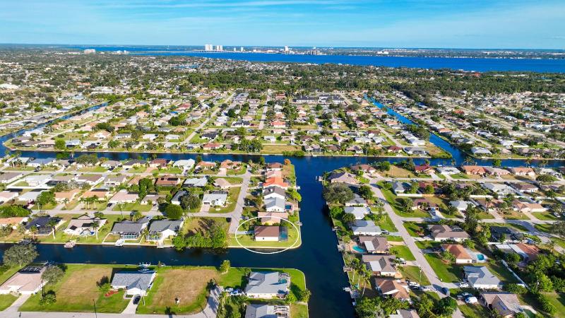 VILLA MODERN TIMES - 4 BEDS - 2 BATHS - 8 GUESTS - WATERVIEW & POOL - INCL. 10% OFF BOAT RENTAL - image 48