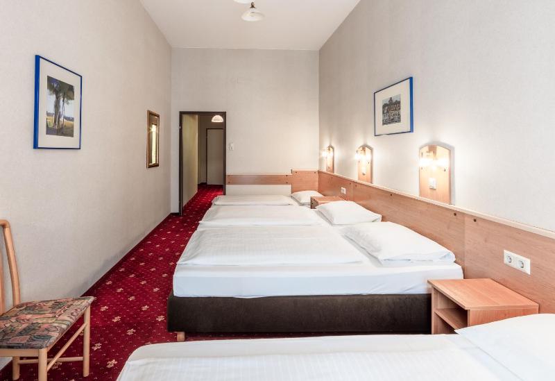 Quadruple Room image 4