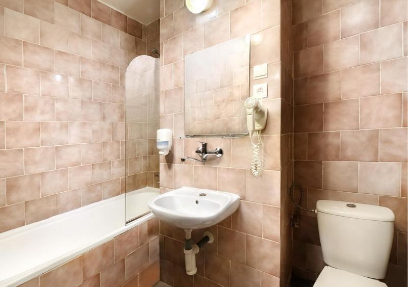 Standard Double Room image 3