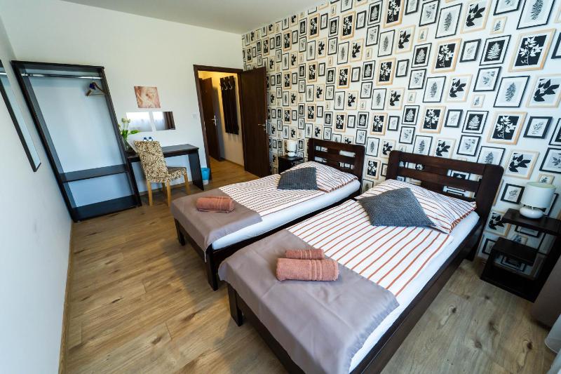Standard Twin Room image 1