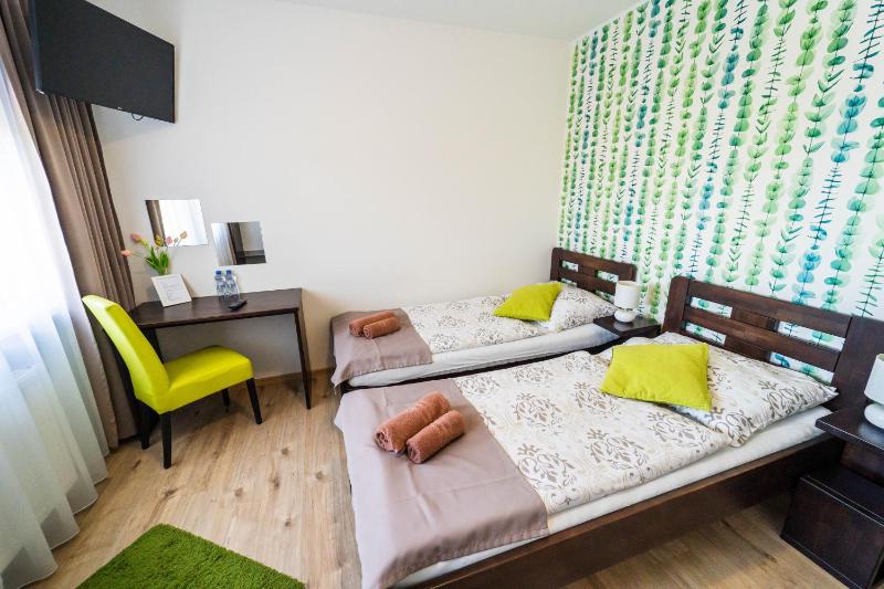 Standard Twin Room image 2