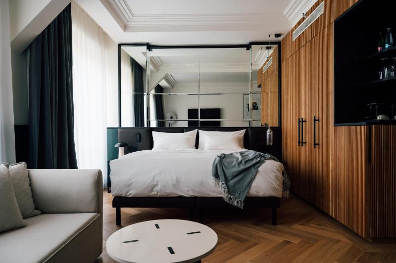 Junior Suite image 3