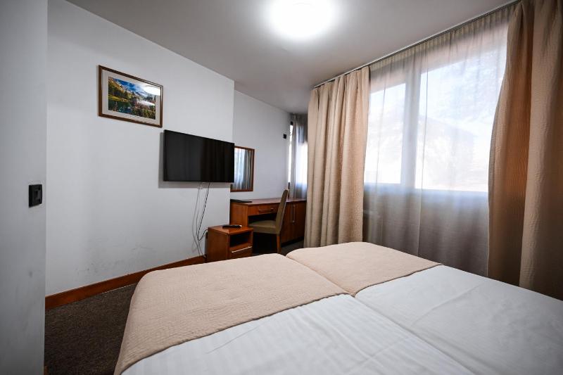 Double or Twin Room image 2