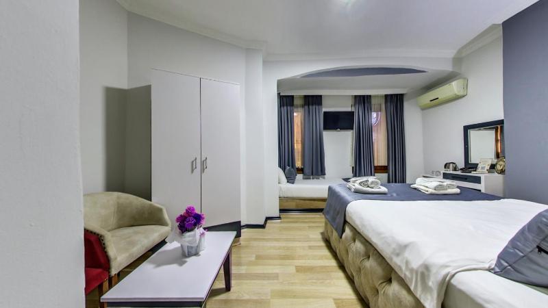 Deluxe Suite image 4