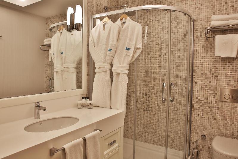 King Suite image 2
