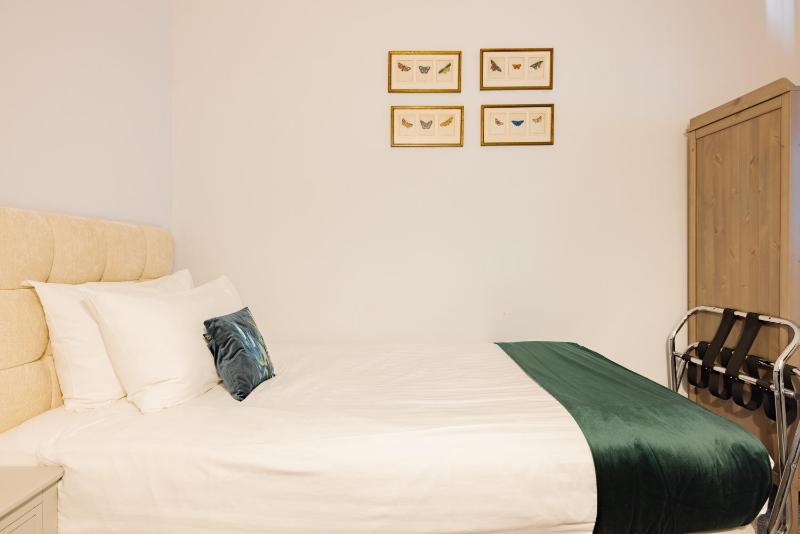 Single Room image 4