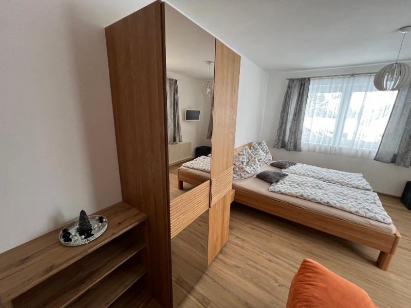 One-Bedroom Apartment image 3