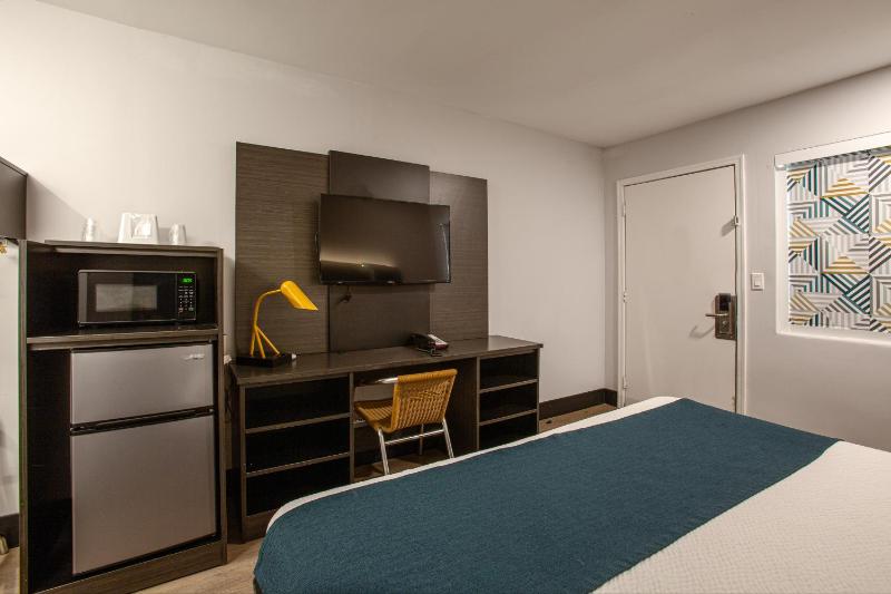 King Room - Non-Smoking image 3
