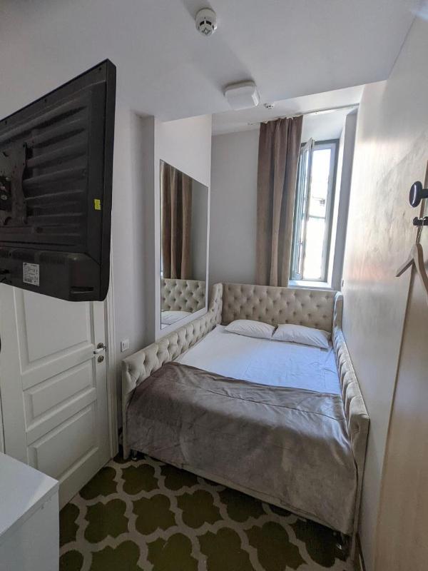 Standard Double Room image 3