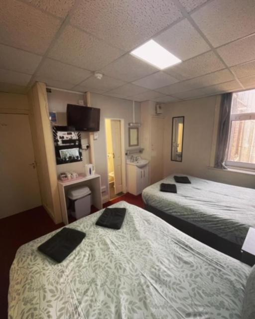 Family Room with Shower image 1