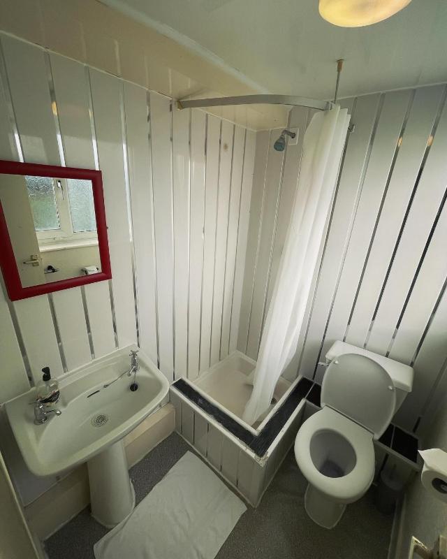 Standard Double Room image 4