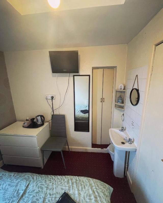 Standard Double Room image 2