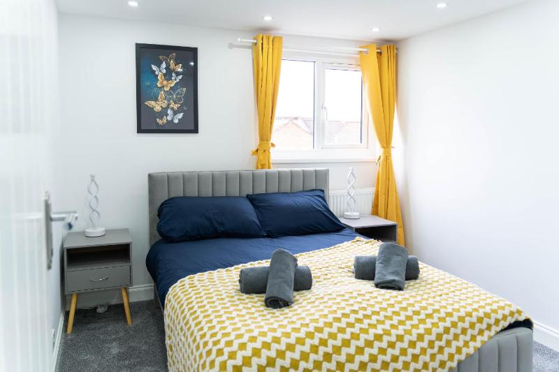 Open Mind Property - 6 Luxury Bedrooms with Free Parking - image 14