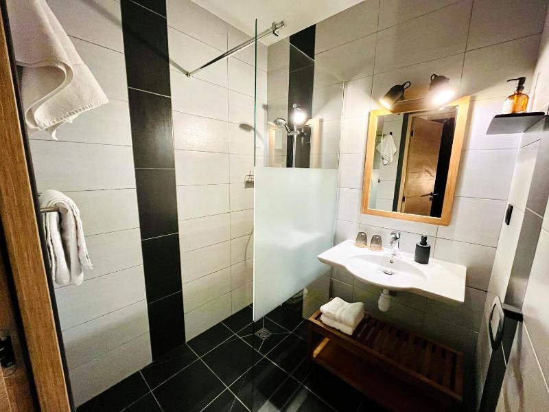 Double Room with Terrace image 3