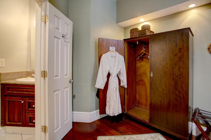 Queen Room - Sweet Olive image 2