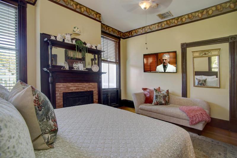 Queen Room - Magnolia Place image 3