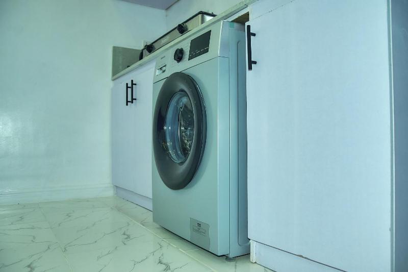 JKA 1-BEDROOM-Apart 24HRS POWER Unlimited WIFI  GARDEN PATIO AREA FREE DAILY HOUSEKEEPING - image 2