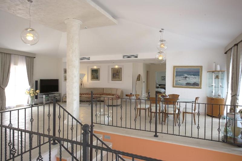 Luxury Apartment image 4