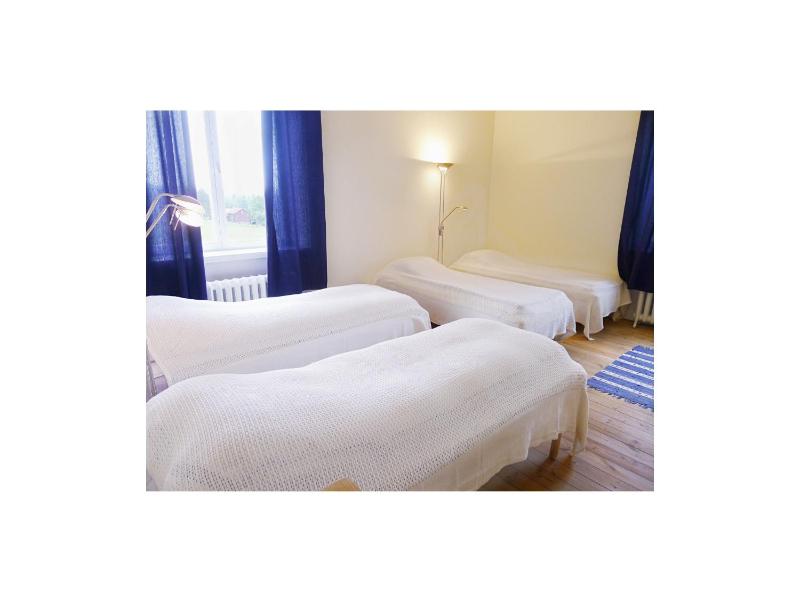 Quadruple Room with Shared Bathroom image 3