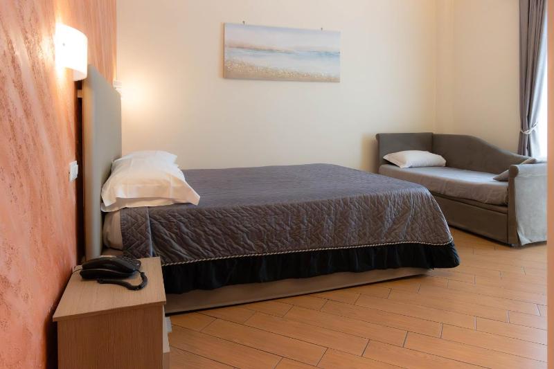 Deluxe Junior Suite image 3