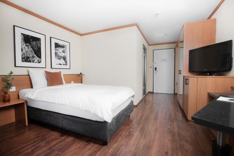 Single Room with Balcony and Panoramic View image 3