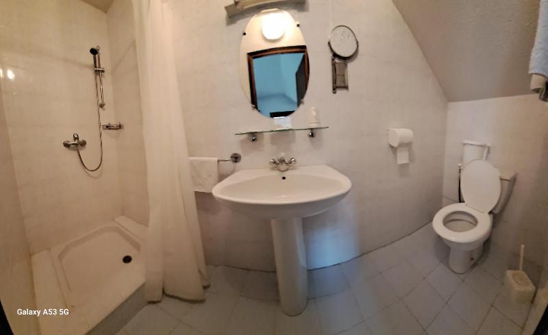 Double Room image 4