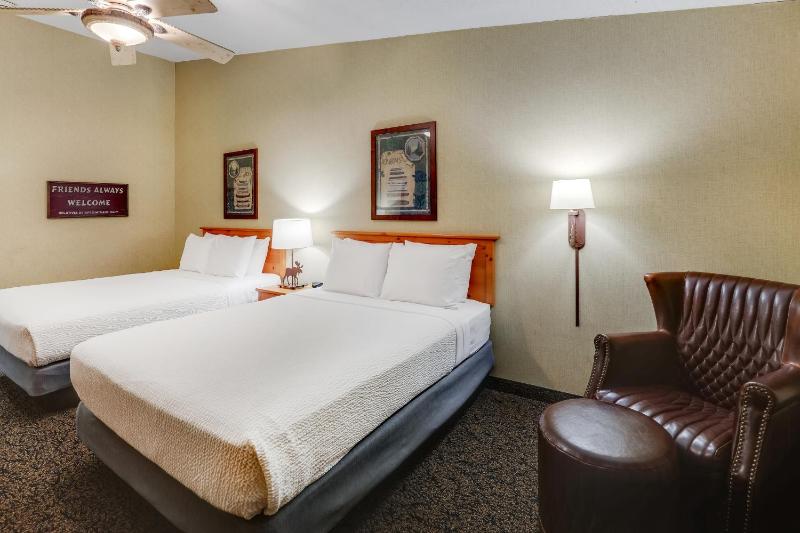 Deluxe Queen Room with Two Queen Beds image 3