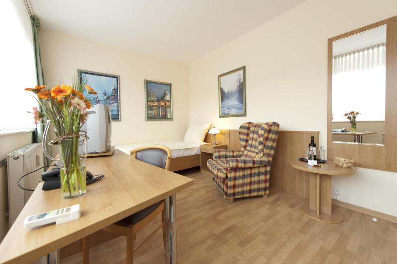 Single Room image 3