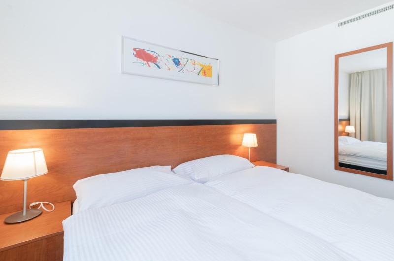 Twin Room image 1