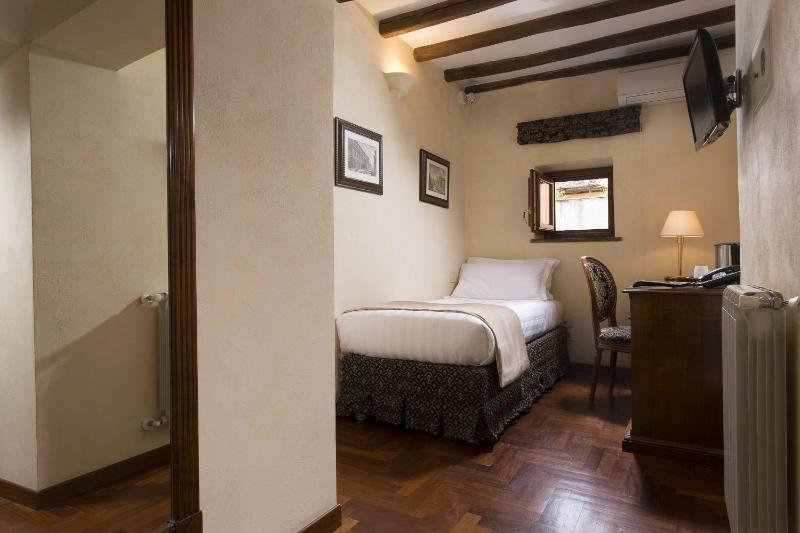 Comfort Single Room image 3