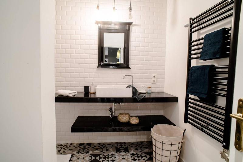 Stunning new central home near Basilica - image 6
