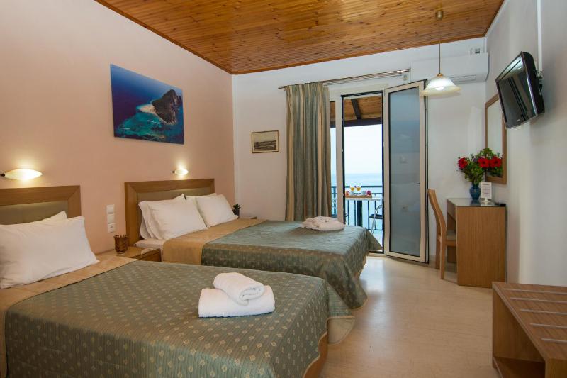 Double Room with Sea View image 2