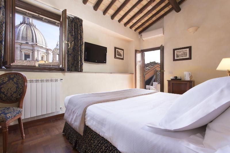 Deluxe Triple Room image 3