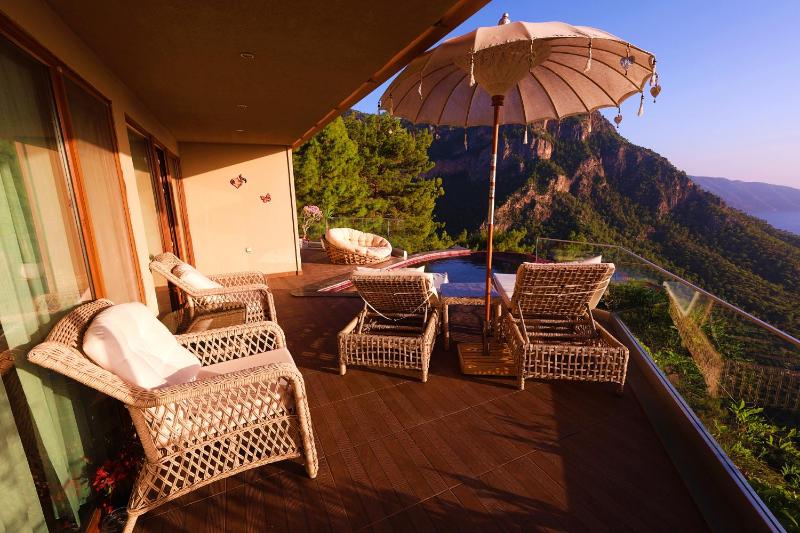 Honeymoon Suite image 3