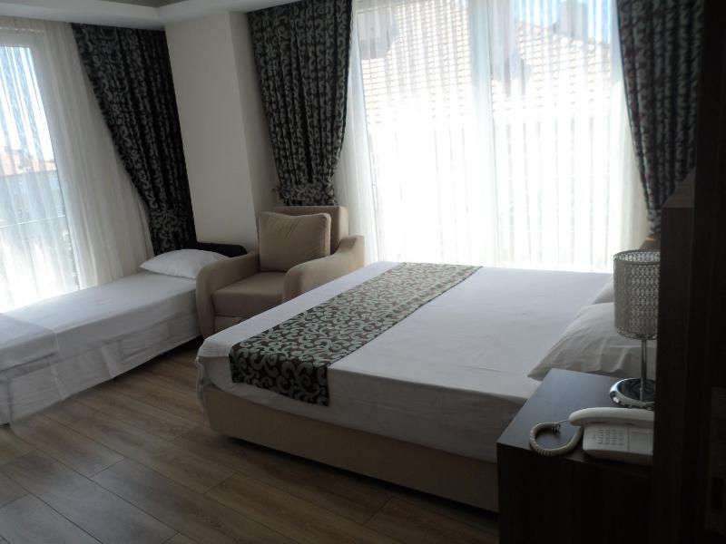 Triple Room image 3