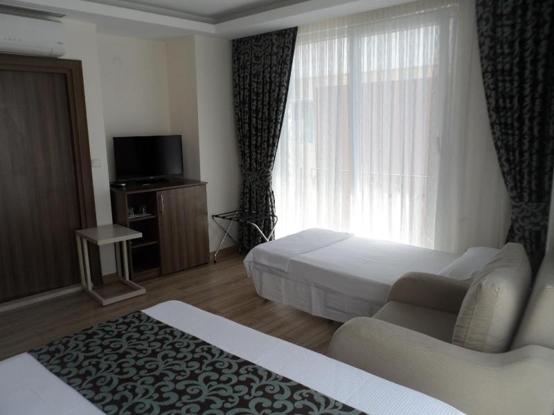 Triple Room image 2