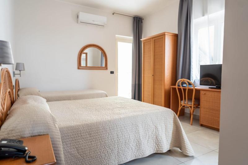 Standard Triple Room with Sea View image 1