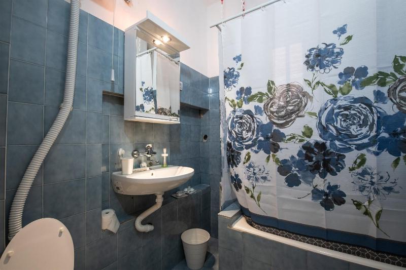Neimar Apartment with Great Wi-Fi and free parking - image 7