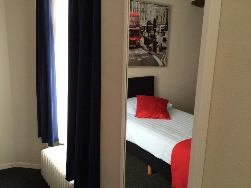 Standard Single Room image 2