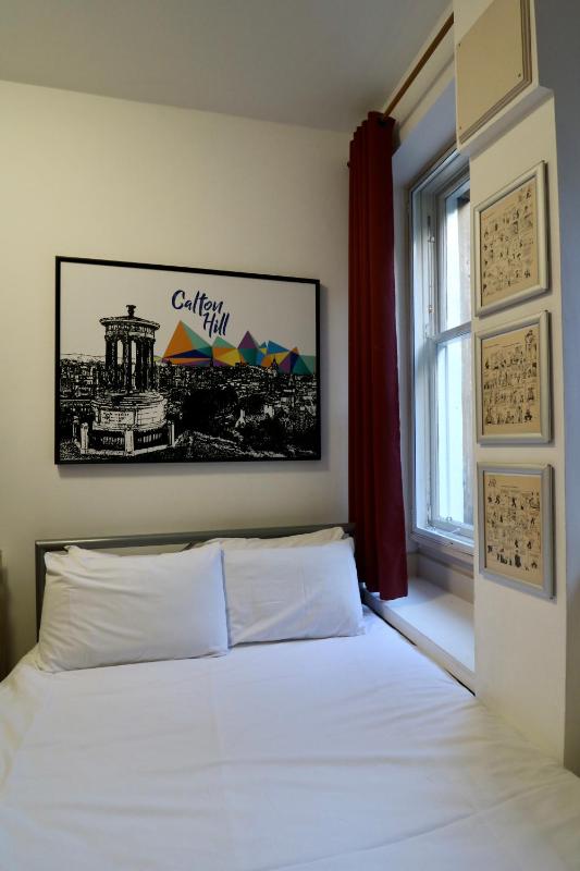 Double Room image 3