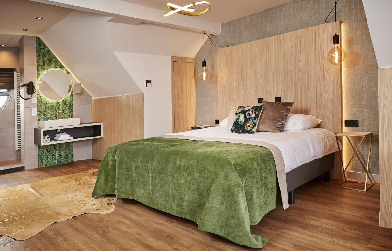 Superior Suite image 1