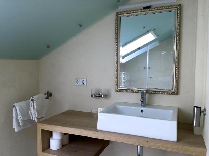 One-Bedroom Apartment with Balcony image 3