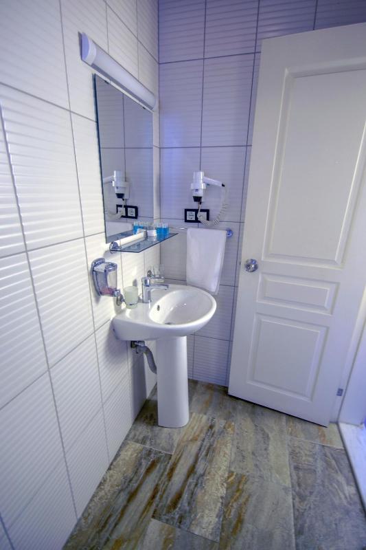 Double Room image 3